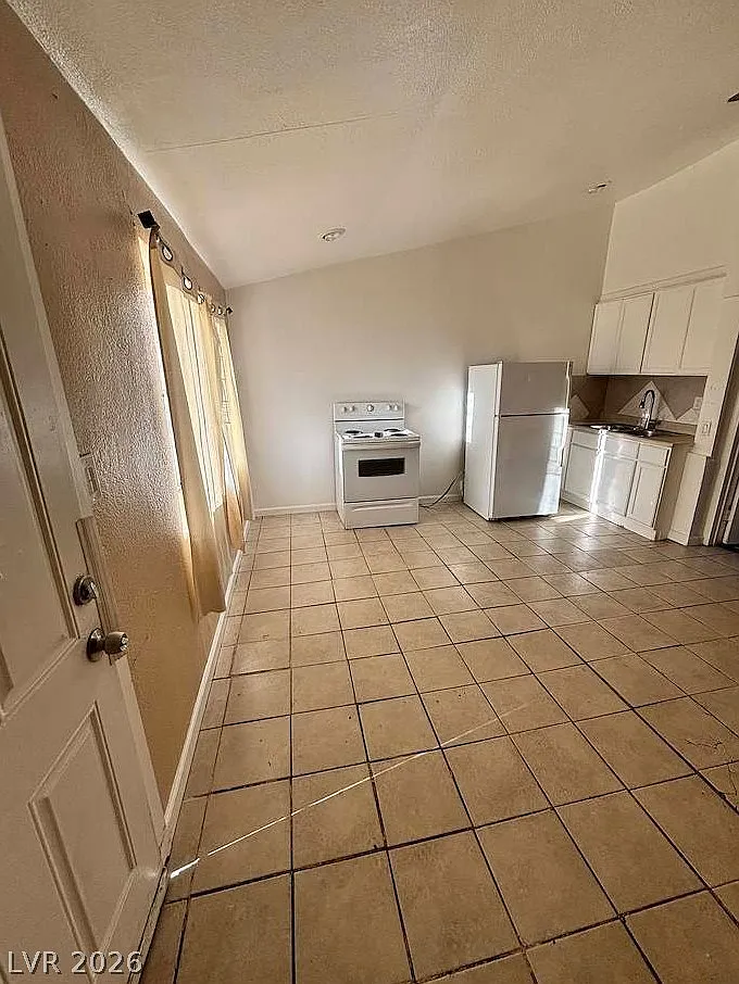 1 bed, 1.0 bath, 1820 sqft, $825 — Photo 2