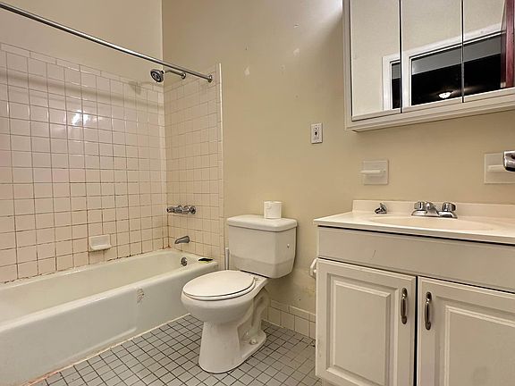 5th image of 306 Stuyvesant Ave APT 4B