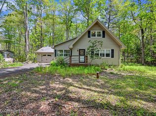 122 Sweet Briar Rd, Pocono Pines, PA 18350