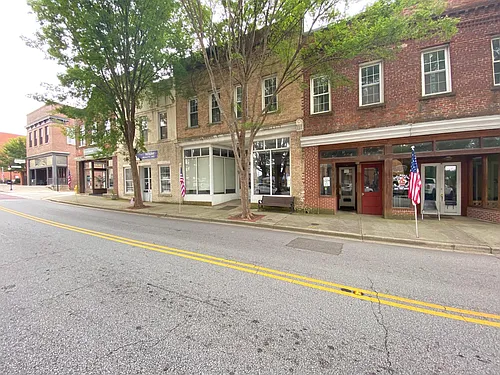 1014 Main St #B Photo 1