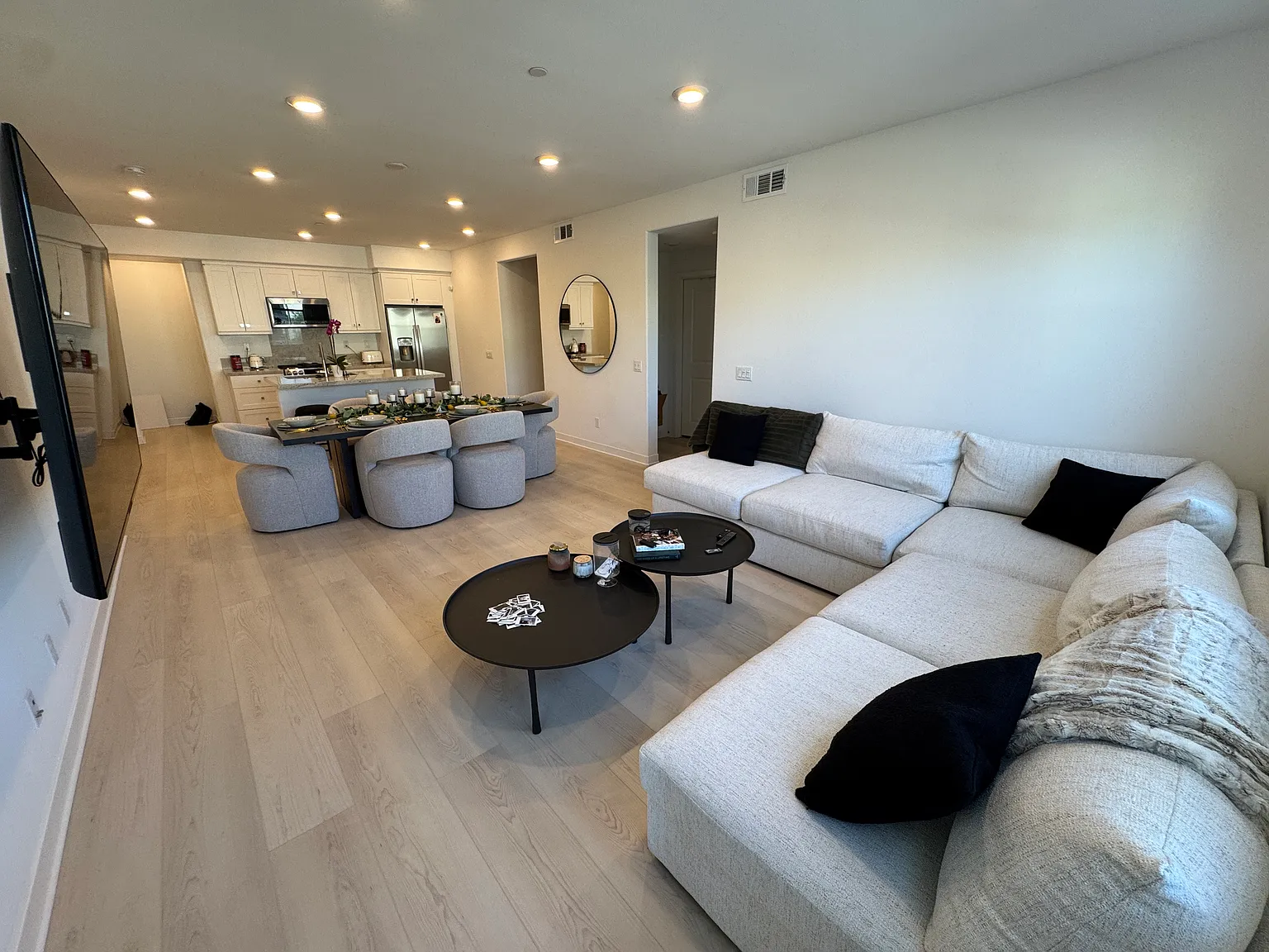 2 bed, 1377 sqft, $3,950 — Photo 2