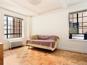 5th image of 140 E 40th St APT 8D