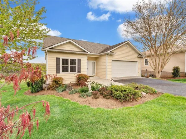 1202 8th Fairway Ln, Huddleston, VA 24104