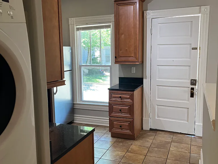 1209 Benton Ave #1 — Photo 18
