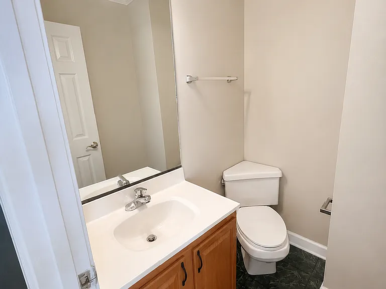 Royal Oaks Condominiums — Photo 6