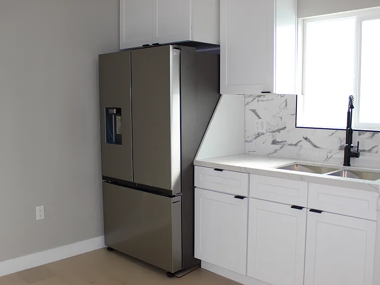 20803 Bassett St — Photo 11