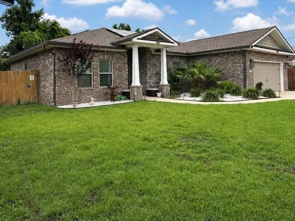 2 W Casa Loma Dr, Mary Esther, FL 32569