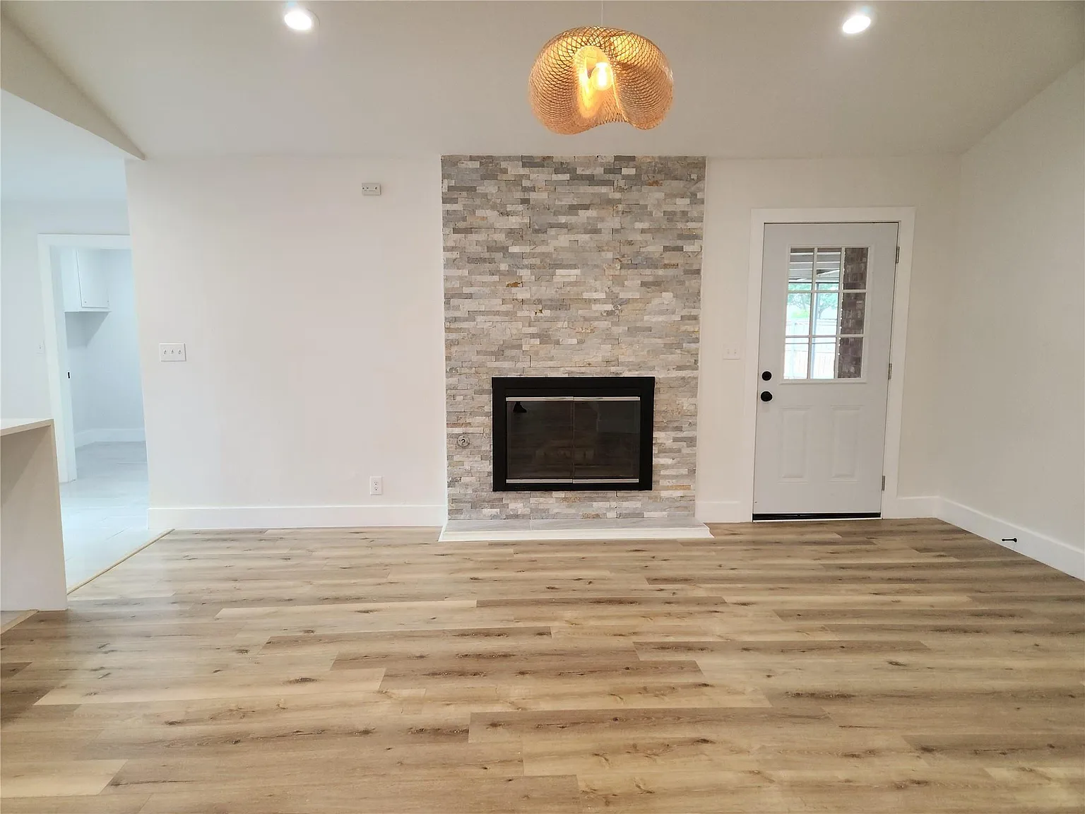 4 bed, 1807 sqft, $3,000 — Photo 4