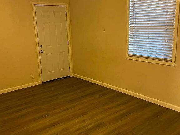 4th image of 4858 Castle Ave