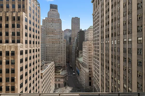 トップス RECOGNIZE XL Manhattan Record MURO Robert A. M. Stern's 200 East 83rd Street Tops Out Over