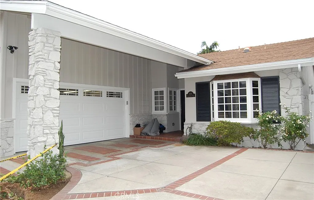 3 bed, 1874 sqft, $4,900 — Photo 1