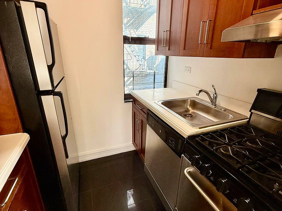 1st image of 235 E 46th St APT 4G
