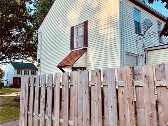 4th image of 16904 Stockbridge Ave