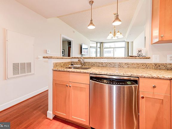 5th image of 3600 Glebe Rd #715W