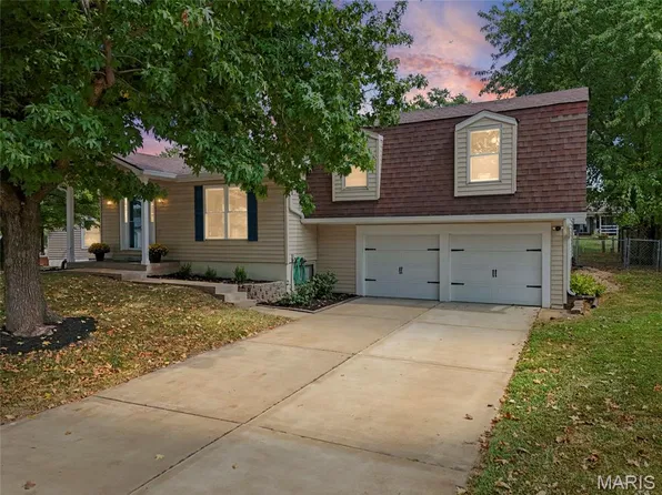 37 Ann Dr, Saint Peters, MO 63376