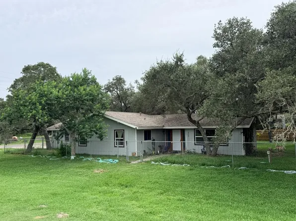 303 W 3rd St, Rockport, TX 78382