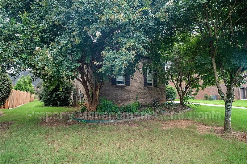 4 bed, 2.0 bath, 2830 sqft, $2,600 — Photo 3