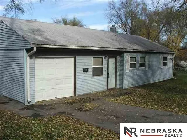 2258 N 39th St, Omaha, NE 68111