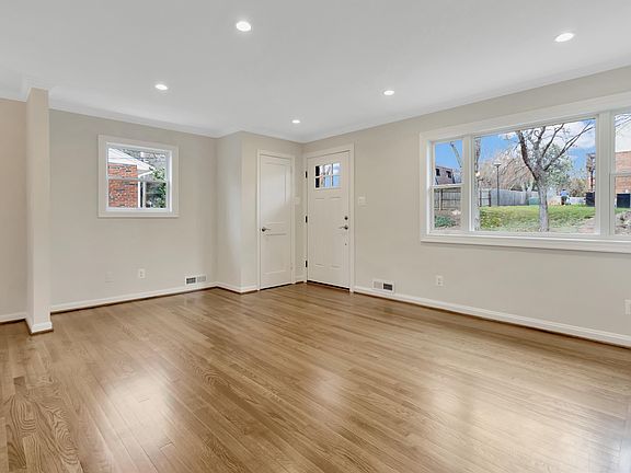 4th image of 403 Rollins St