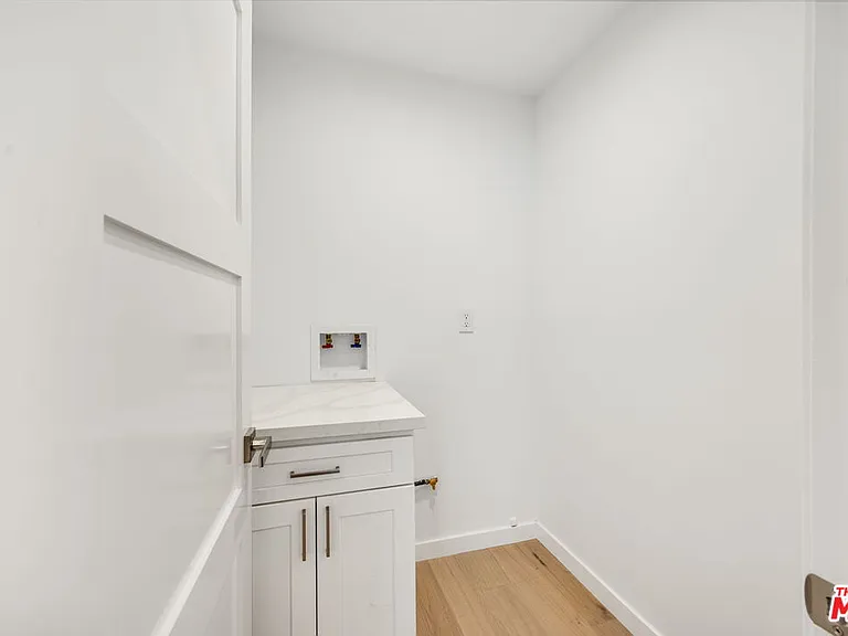 7933 Zelzah Ave — Photo 17