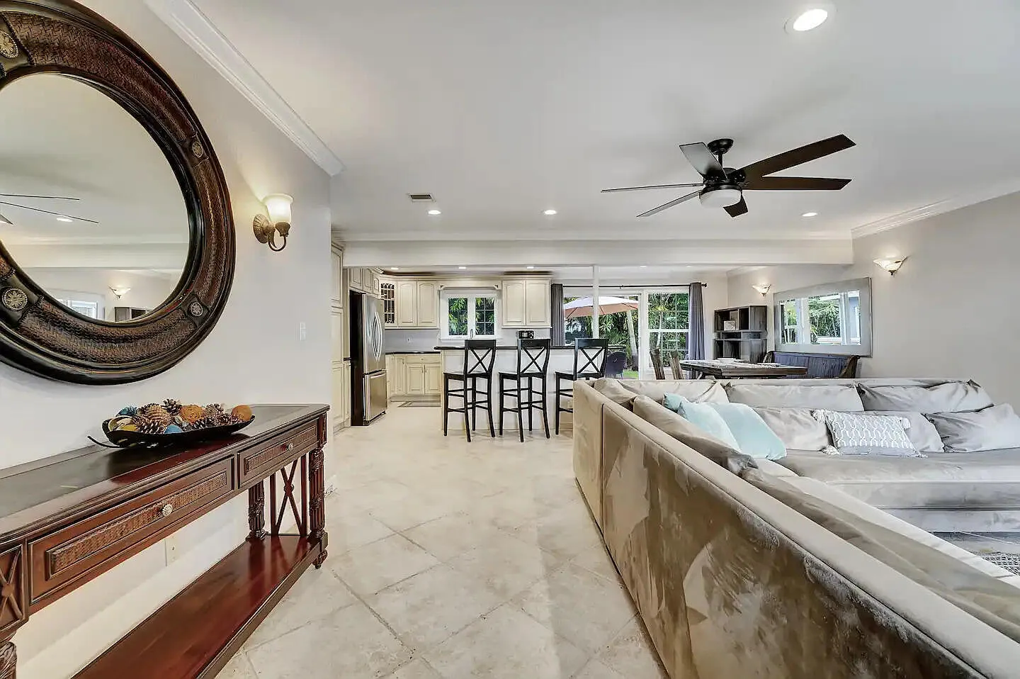 4 bed, 3.0 bath, 1872 sqft, $9,500 — Photo 3