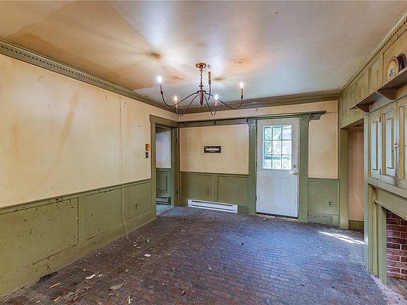 3rd image of 100 S Montgomery St