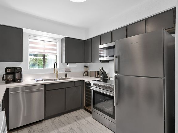 5th image of 12100 Melville Dr APT 403D