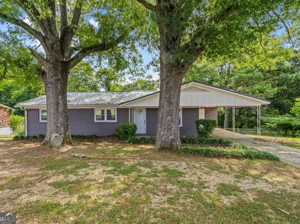 112 Greenbriar Dr, Cedartown, GA 30125