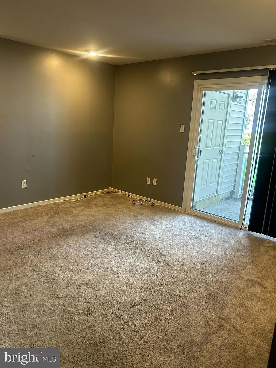 Building Photo - 413 Gregorys Way