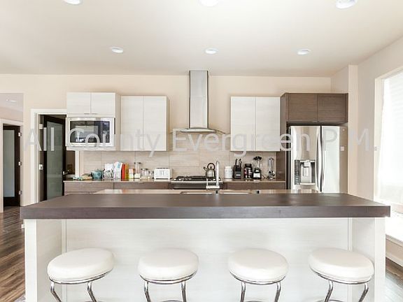 3rd image of 5607 Elaine Ave SE