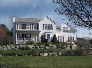 14 Meadow Ridge Ln, Lafayette, NJ 07848