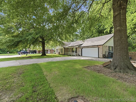 2nd image of 2529 S 28th Pl E