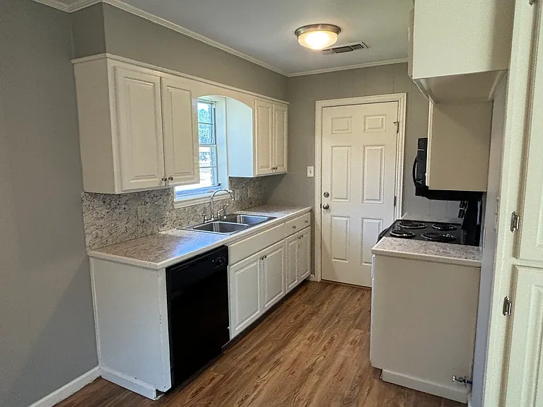 4109 Lotus St — Photo 2