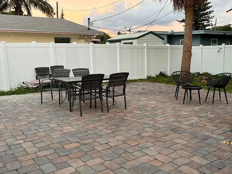 555 NW 15th Ct — Photo 18