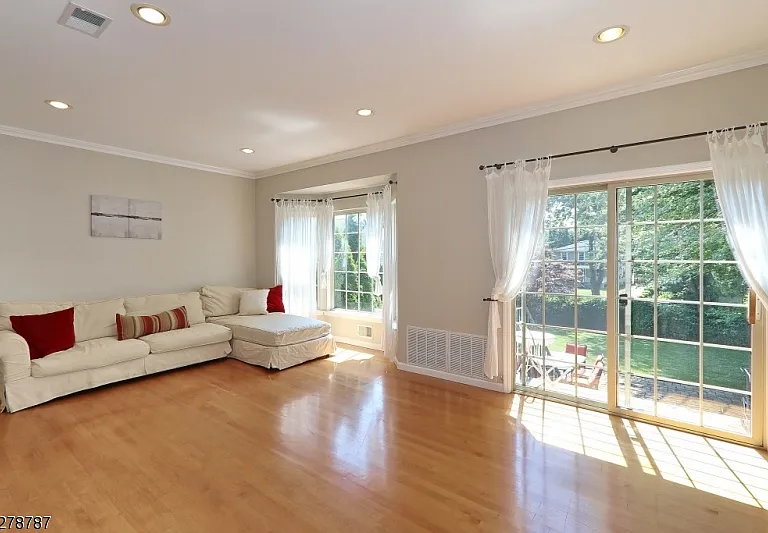 64 Park Ave — Photo 10