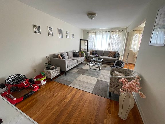 4th image of 2533 35th St #2