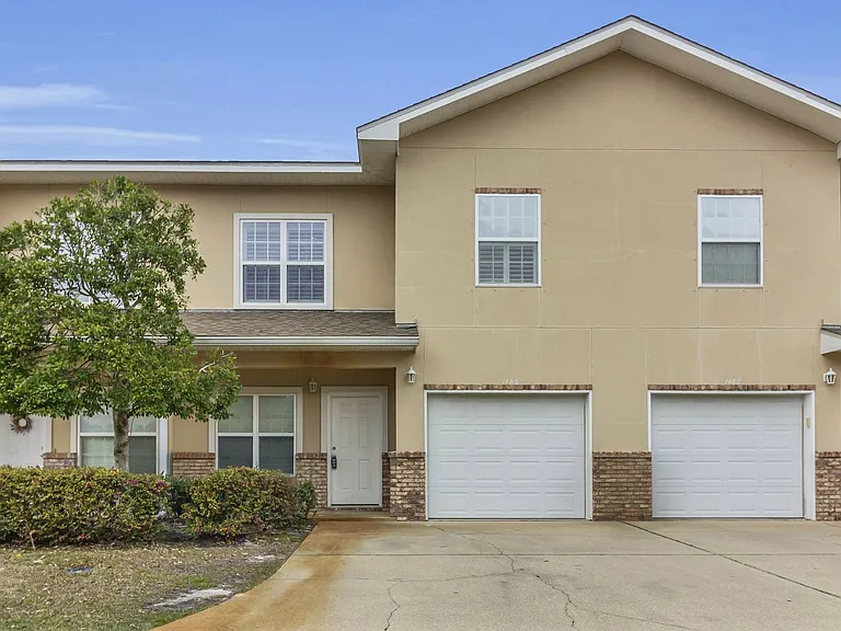1486 Bentley Cir — Photo 2