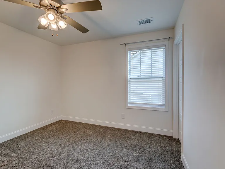1385 Harmon Ln — Photo 18