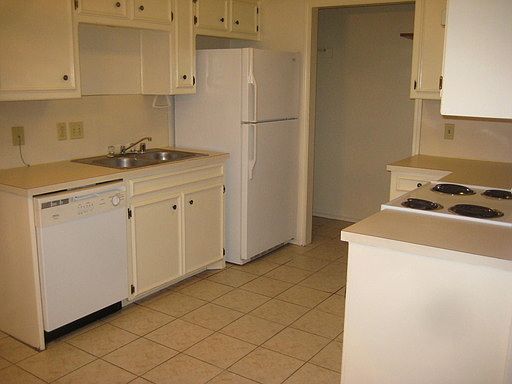 2nd image of 9610 Elmwood Ave Unit A