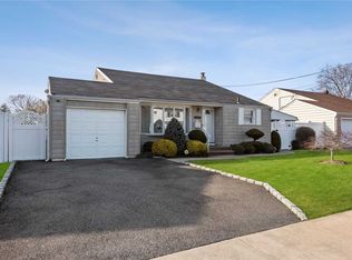 364 Ocean Ave, Massapequa Park, NY 11762