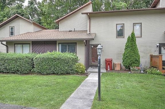 3rd image of 2211 Forest Acres Dr