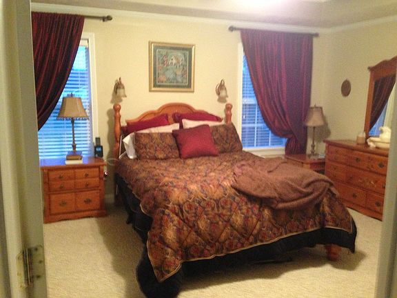 5th image of 908 Spruce Ct