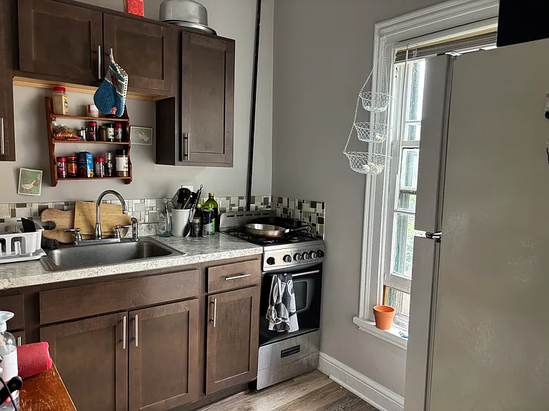 149 College St — Photo 10
