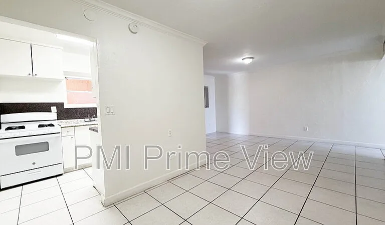 1245 W 24th St #208 — Photo 6