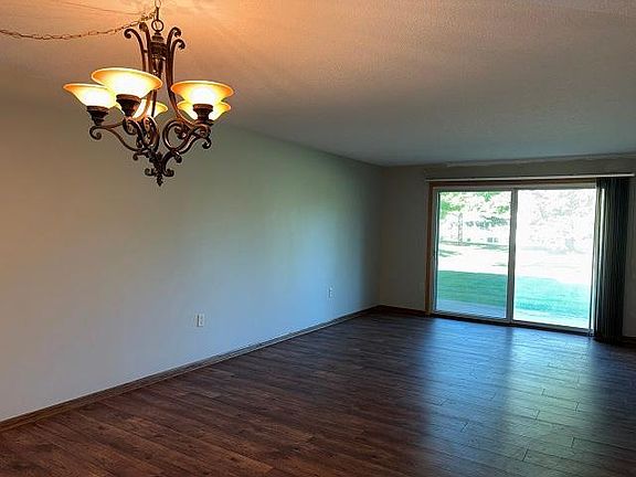 5th image of 130 Demont Ave E APT 151