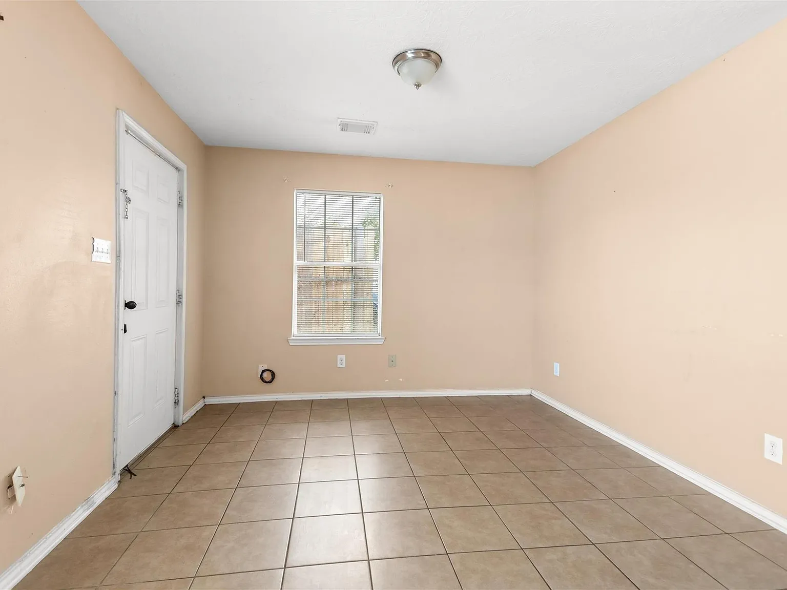 2 bed, 1.0 bath, $1,250 — Photo 3