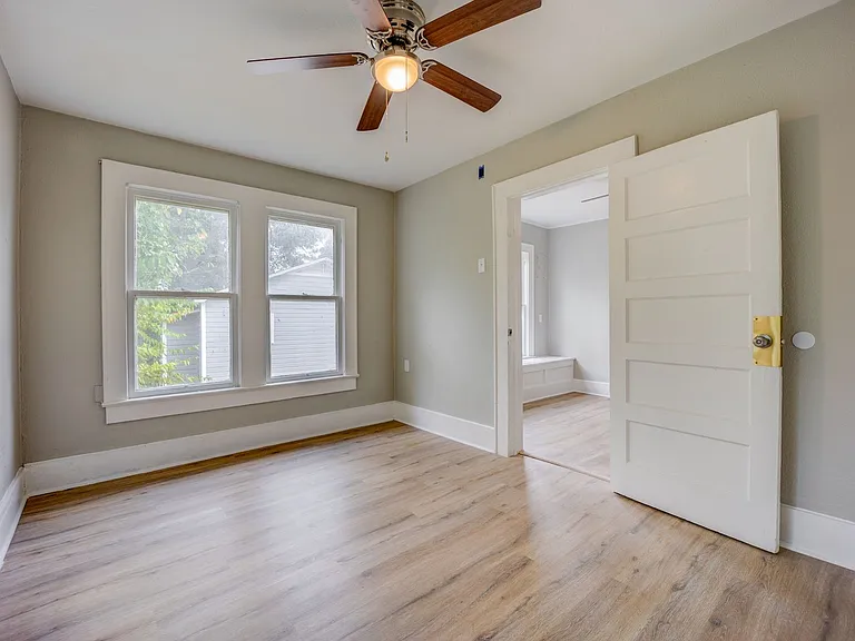 1316 S 22nd St — Photo 14