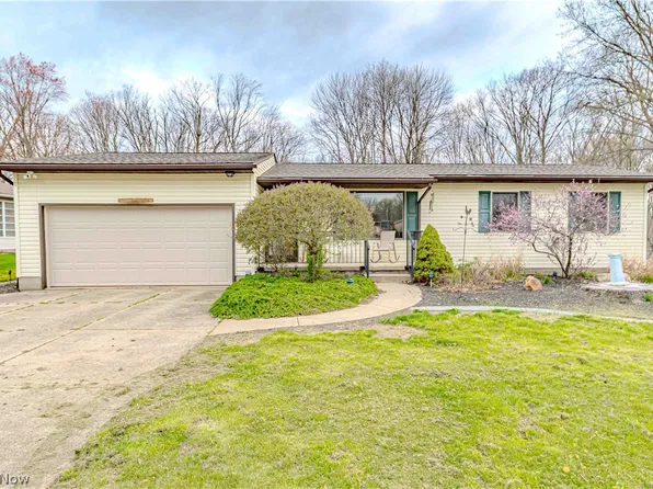 2989 Fair Oaks Dr, Barberton, OH 44203
