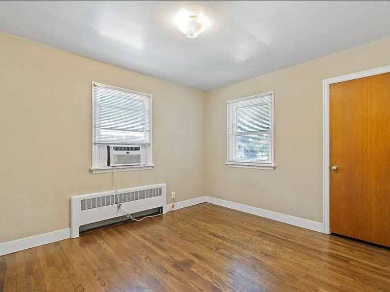 521 E Cherry St — Photo 12