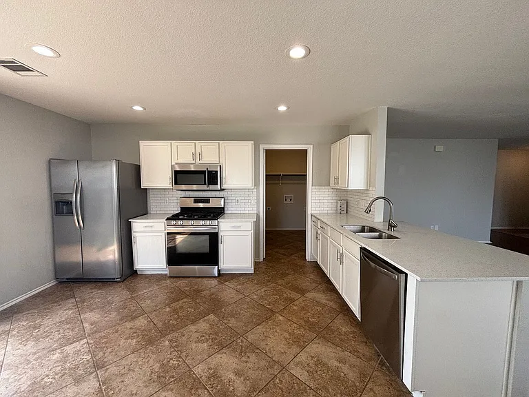 800 Riverway Ln — Photo 27